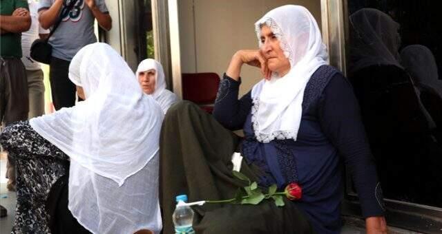 HDP kent binası önündeki eylem 8. gününde 20 aileyle ayni ritimde devam ediyor