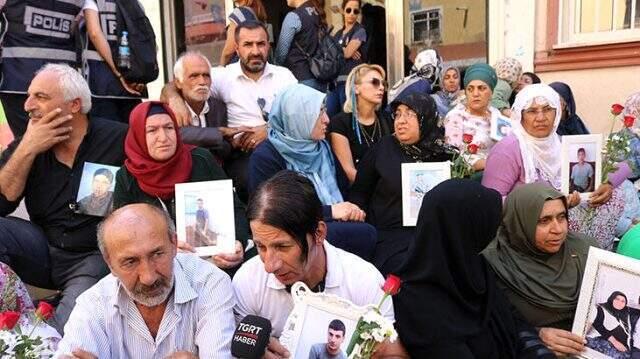 HÜDA PAR'DAN HDP önünde eylem yapan annelere destek: Yanlarında olduğumuzu belirtmek isteriz