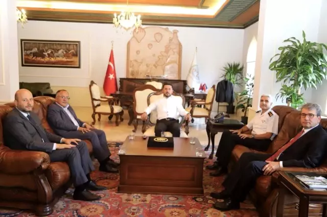 İl Jandarma Komutanı Erol, Nevşehir Belediye Başkanı Arı'yı ziyaret etti İl Jandarma Komutanı Erol, Nevşehir Belediye Başkanı Arı'yı ziyaret etti