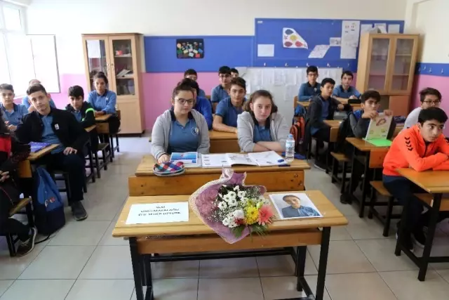 İlk ders günü trafik kazasında hayatını kaybeden kardeşler anneleri ile toprağa verildi İlk ders günü trafik kazasında hayatını kaybeden kardeşler anneleri ile toprağa verildi