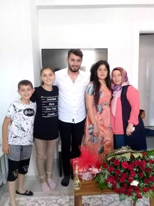 İlk ders günü trafik kazasında hayatını kaybeden kardeşler anneleri ile toprağa verildi İlk ders günü trafik kazasında hayatını kaybeden kardeşler anneleri ile toprağa verildi