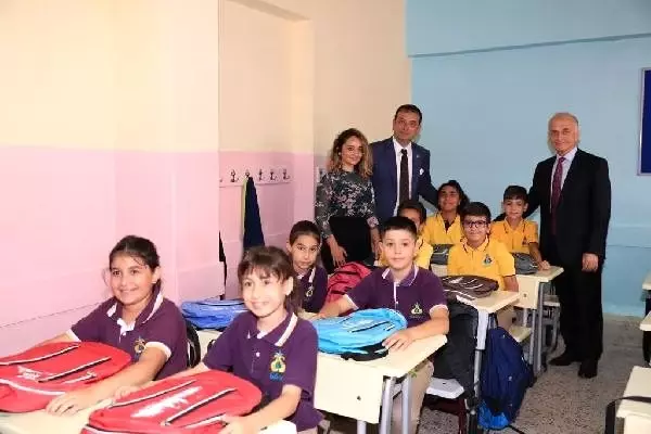 İmamoğlu, öğrencilere kırtasiye malzemeleri dağıtım törenine katıldı