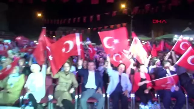 İzmir kınık'ta üretici hasat festivali'nde yorgunluk atıyor