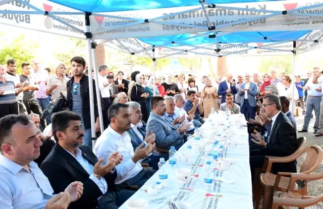 Kahramanmaraş'ta 6 bin kişiye aşure dağıtıldı Kahramanmaraş'ta 6 bin kişiye aşure dağıtıldı
