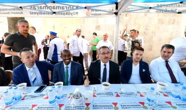 Kahramanmaraş'ta 6 bin kişiye aşure dağıtıldı Kahramanmaraş'ta 6 bin kişiye aşure dağıtıldı