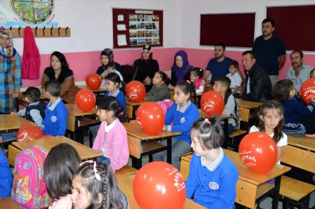 Kaymakam Karaosmanoğlu, öğrencileri ziyaret etti Kaymakam Karaosmanoğlu, öğrencileri ziyaret etti