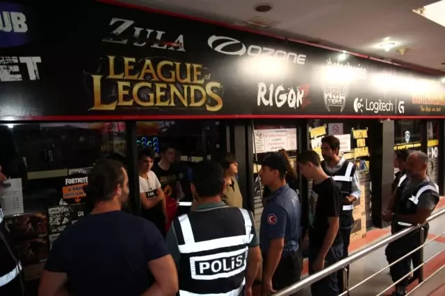 Kocaeli'de okul önü ve çevresinde yapılan uygulamada aranan 9 kişi yakalandı