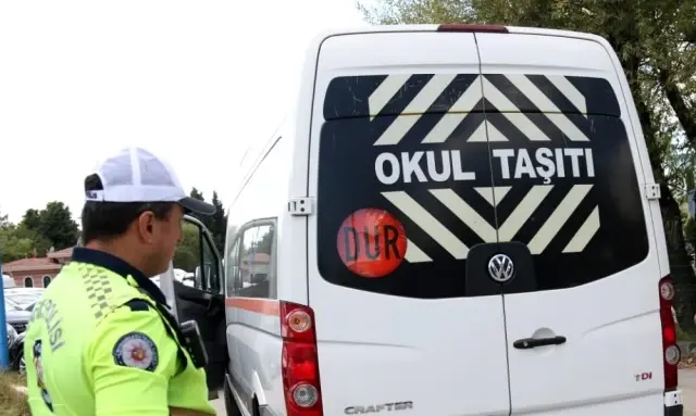 Kocaeli'de okul önü ve çevresinde yapılan uygulamada aranan 9 kişi yakalandı