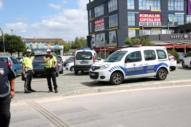 Kocaeli'de okul önü ve çevresinde yapılan uygulamada aranan 9 kişi yakalandı Kocaeli'de okul önü ve çevresinde yapılan uygulamada aranan 9 kişi yakalandı