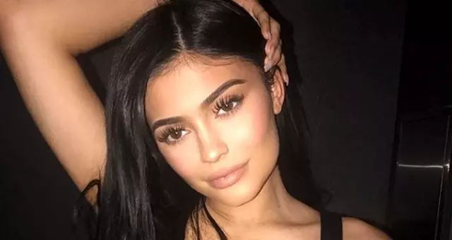 Kylie Jenner ve sevgilisinden hayranlarını heyecanlandıran çıplak poz