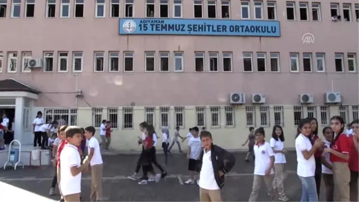 Öğrenci bulduğu altını sahibine teslim etti