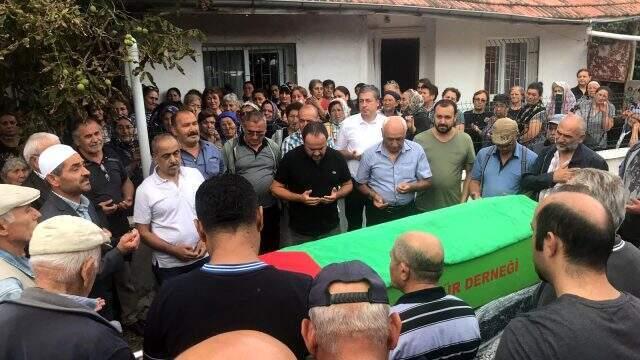 Oyuncu Müfit Can Saçıntı'nın babası nihayet yolculuğuna uğurlandı
