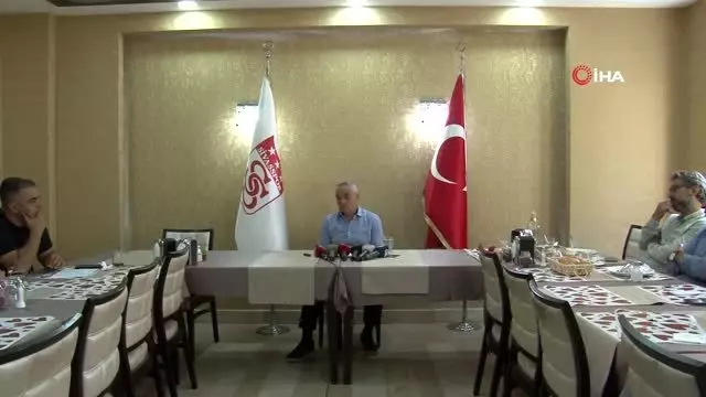 Rıza Çalımbay: 'VAR'daki hakemler maç yönetmemeli' Rıza Çalımbay: 'VAR'daki hakemler maç yönetmemeli'