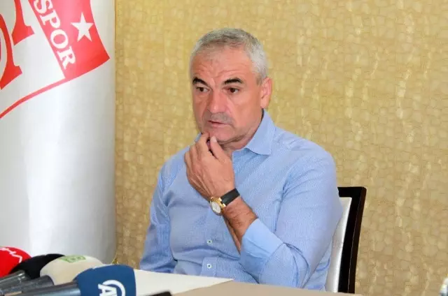 Rıza Çalımbay: 'VAR'daki hakemler maç yönetmemeli' Rıza Çalımbay: 'VAR'daki hakemler maç yönetmemeli'