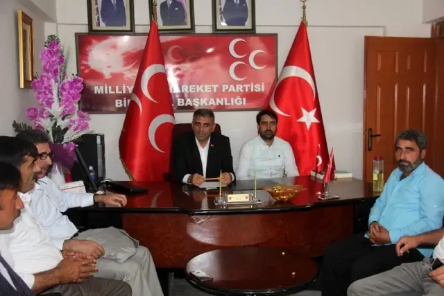 SP'li belediye meclis üyeleri istifa edip MHP'ye geçti SP'li belediye meclis üyeleri istifa edip MHP'ye geçti