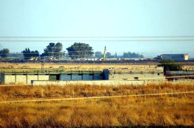 Türkiye'sınırında hareketlilik! ABD'nın zırhlı kulübeleri teröristlerin mevzilerinde