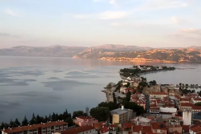 Yedi renkli Eğirdir Gölü'nde muhteşem manzara keyfi Yedi renkli Eğirdir Gölü'nde muhteşem manzara keyfi