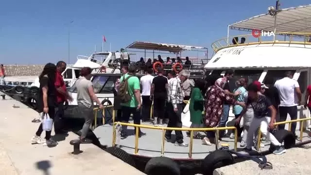 Akdamar'daki ayine yoğun ilgi Akdamar'daki ayine yoğun ilgi