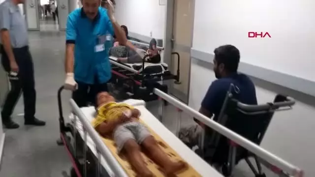 Aksaray kamyonet, emniyet şeridindeki minibüse çarptı 6 yaralı