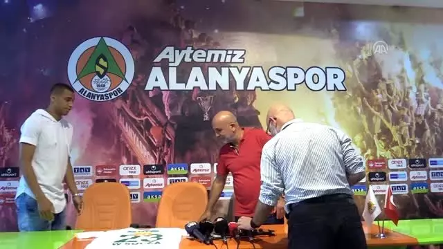 Alanyaspor'da, Welinton'a yeni sözleşme