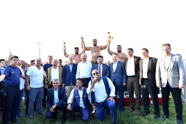 Altıeylül güreşlerinde Ali Gürbüz başpehlivan oldu Altıeylül güreşlerinde Ali Gürbüz başpehlivan oldu