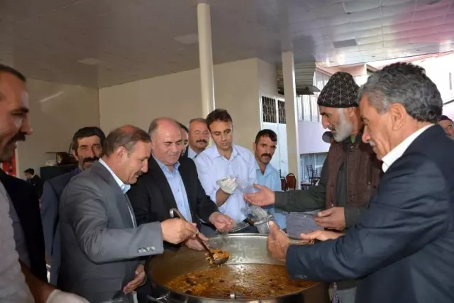 Aşkale Belediyesi'nden aşure ikramı Aşkale Belediyesi'nden aşure ikramı