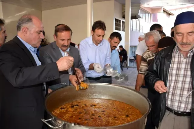 Aşkale Belediyesi'nden aşure ikramı Aşkale Belediyesi'nden aşure ikramı