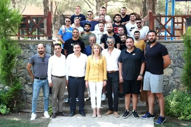 Başkan Doğan Denizli Basket'i Manisa'ya uğurladı