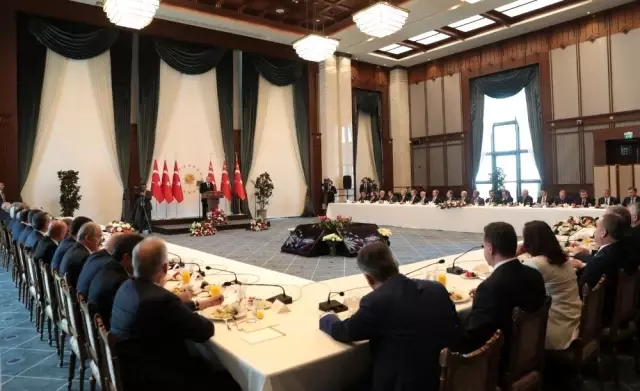 Başkan Mustafa Demir: 'Cumhurbaşkanımız moral verdi' Başkan Mustafa Demir: 'Cumhurbaşkanımız moral verdi'