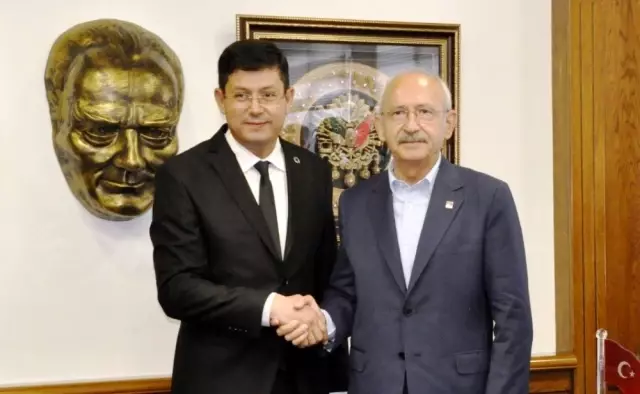 Başkan Özcan, 150 günlük faaliyet raporunu Kılıçdaroğlu'na sundu