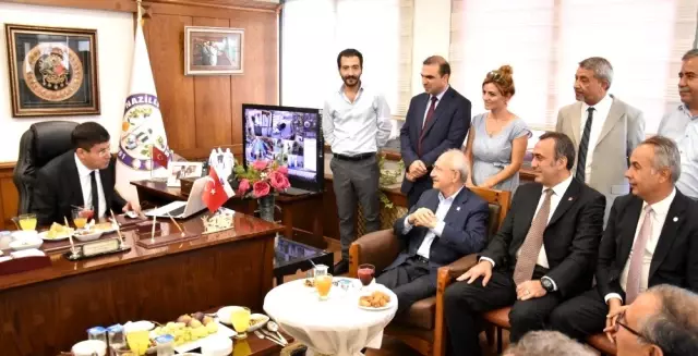 Başkan Özcan, 150 günlük faaliyet raporunu Kılıçdaroğlu'na sundu Başkan Özcan, 150 günlük faaliyet raporunu Kılıçdaroğlu'na sundu
