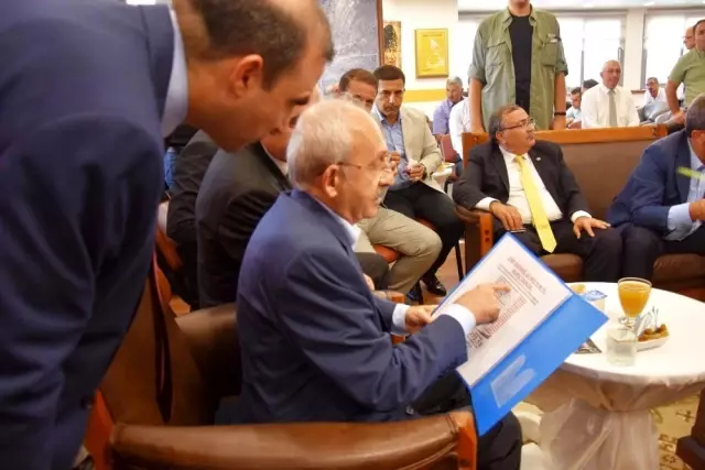 Başkan Özcan, 150 günlük faaliyet raporunu Kılıçdaroğlu'na sundu Başkan Özcan, 150 günlük faaliyet raporunu Kılıçdaroğlu'na sundu