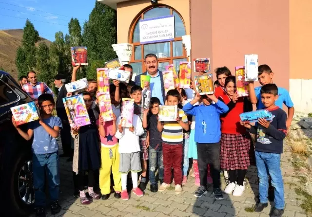 Başkan Sunar, köy köy gezerek istekleri birinci ağızdan dinliyor Başkan Sunar, köy köy gezerek istekleri birinci ağızdan dinliyor