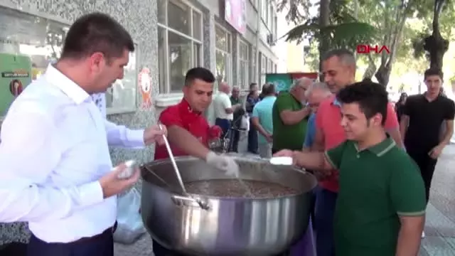 Burdur'da aşure dağıtımı