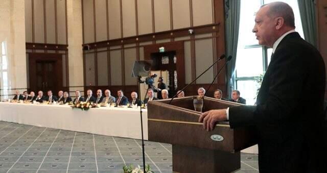 Büyükşehir belediye başkanlarına konuşan Cumhurbaşkanı Erdoğan, işten çıkarmaları eleştirdi