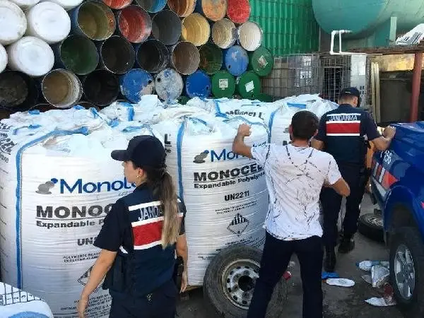 Çalıştıkları fabrikada hırsızlık yapan 3 kişi yakalandı