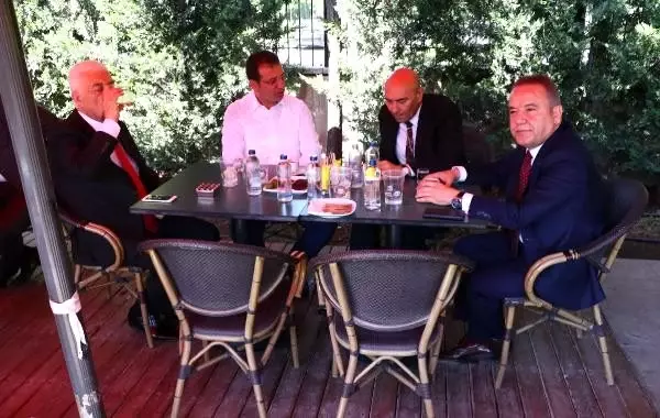 Chp'nin 4 büyükşehir belediye başkanı kahvaltıda buluştu