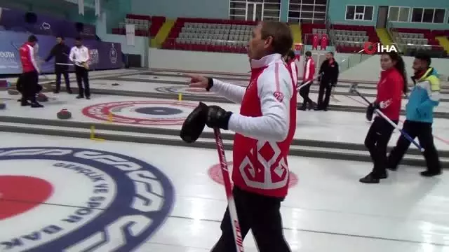 Curling Milli Takımı hazırlık kampı Erzurum'da devam ediyor Curling Milli Takımı hazırlık kampı Erzurum'da devam ediyor