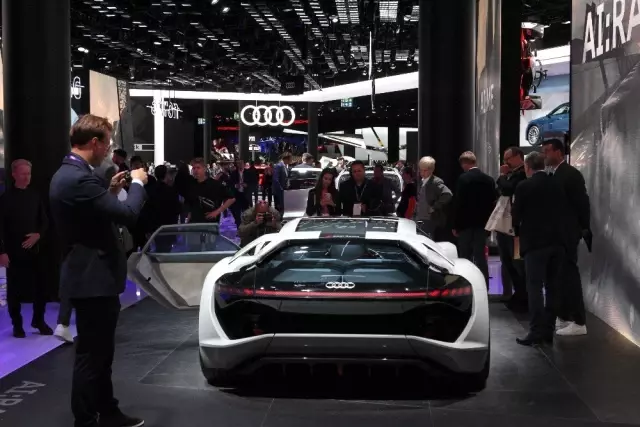 Dünyanın en büyük Otomobil Fuarı IAA Frankfurt'ta açıldı Dünyanın en büyük Otomobil Fuarı IAA Frankfurt'ta açıldı