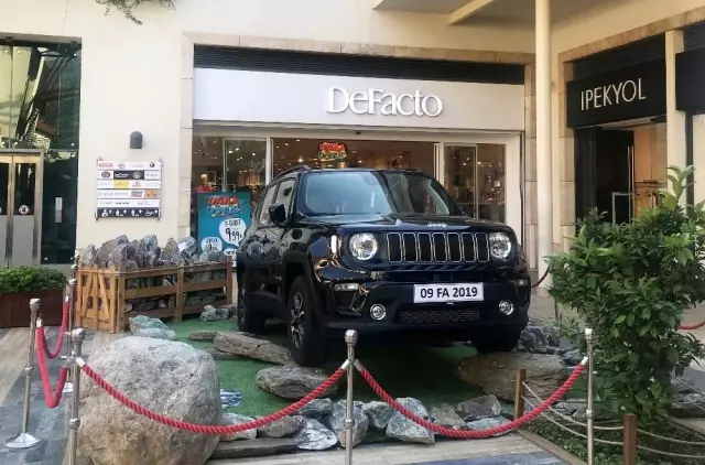 Forum Aydın'da alışverişler Jeep Renegade sahibi yapıyor