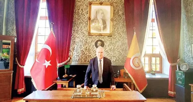 Galatasaray Lisesi'ne atanan müdür, Fenerbahçe üyeliğinden istifa etti!