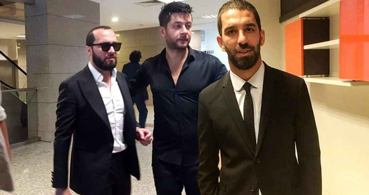 Gece kulübünde Berkay Şahin'in burnunu kıran Arda Turan'a hapis cezası verildi