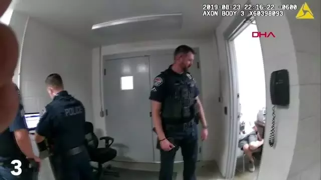 Gözaltındayken polisin silahını aldı, vurularak öldürüldü Gözaltındayken polisin silahını aldı, vurularak öldürüldü