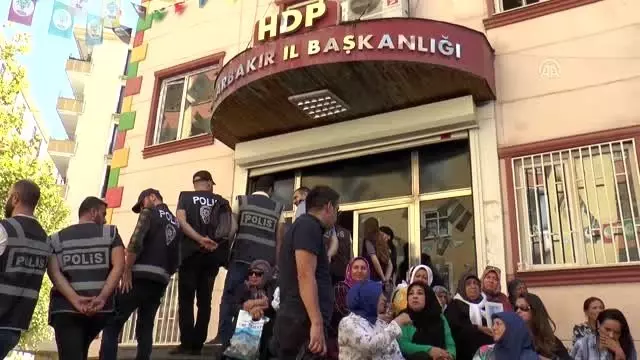 'Gözüm pencerede kulağım kapıda kızımı bekliyorum' 'Gözüm pencerede kulağım kapıda kızımı bekliyorum'