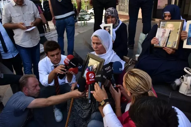 'Gözüm pencerede kulağım kapıda kızımı bekliyorum' 'Gözüm pencerede kulağım kapıda kızımı bekliyorum'