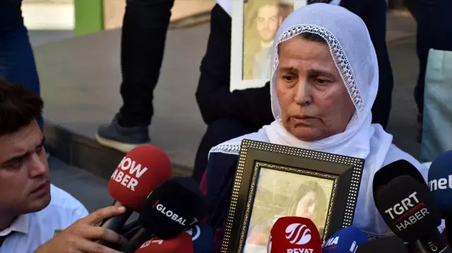 'Gözüm pencerede kulağım kapıda kızımı bekliyorum' 'Gözüm pencerede kulağım kapıda kızımı bekliyorum'