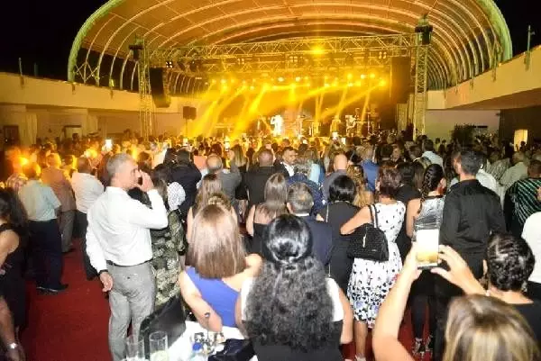 Hadise'nin kktc konseri, ada'da tartışmalara neden oldu Hadise'nin kktc konseri, ada'da tartışmalara neden oldu