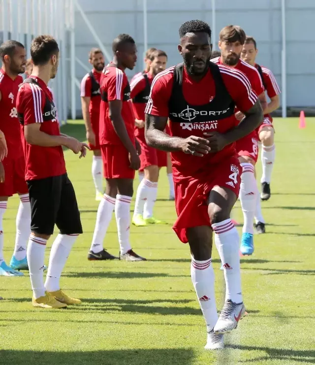 Hakan Arslan: 'Başakşehir'i yenmemiz lazım' Hakan Arslan: 'Başakşehir'i yenmemiz lazım'