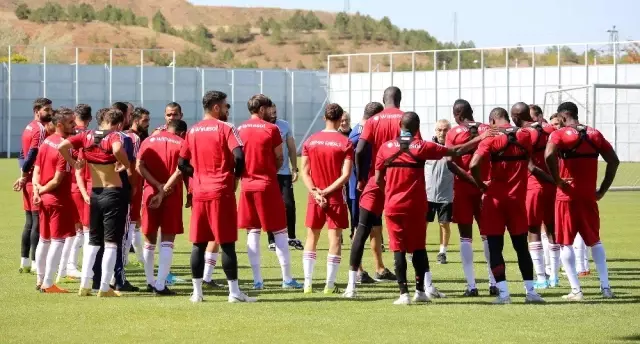 Hakan Arslan: 'Başakşehir'i yenmemiz lazım' Hakan Arslan: 'Başakşehir'i yenmemiz lazım'