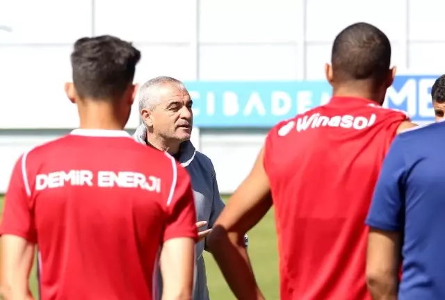 Hakan Arslan: 'Başakşehir'i yenmemiz lazım' Hakan Arslan: 'Başakşehir'i yenmemiz lazım'